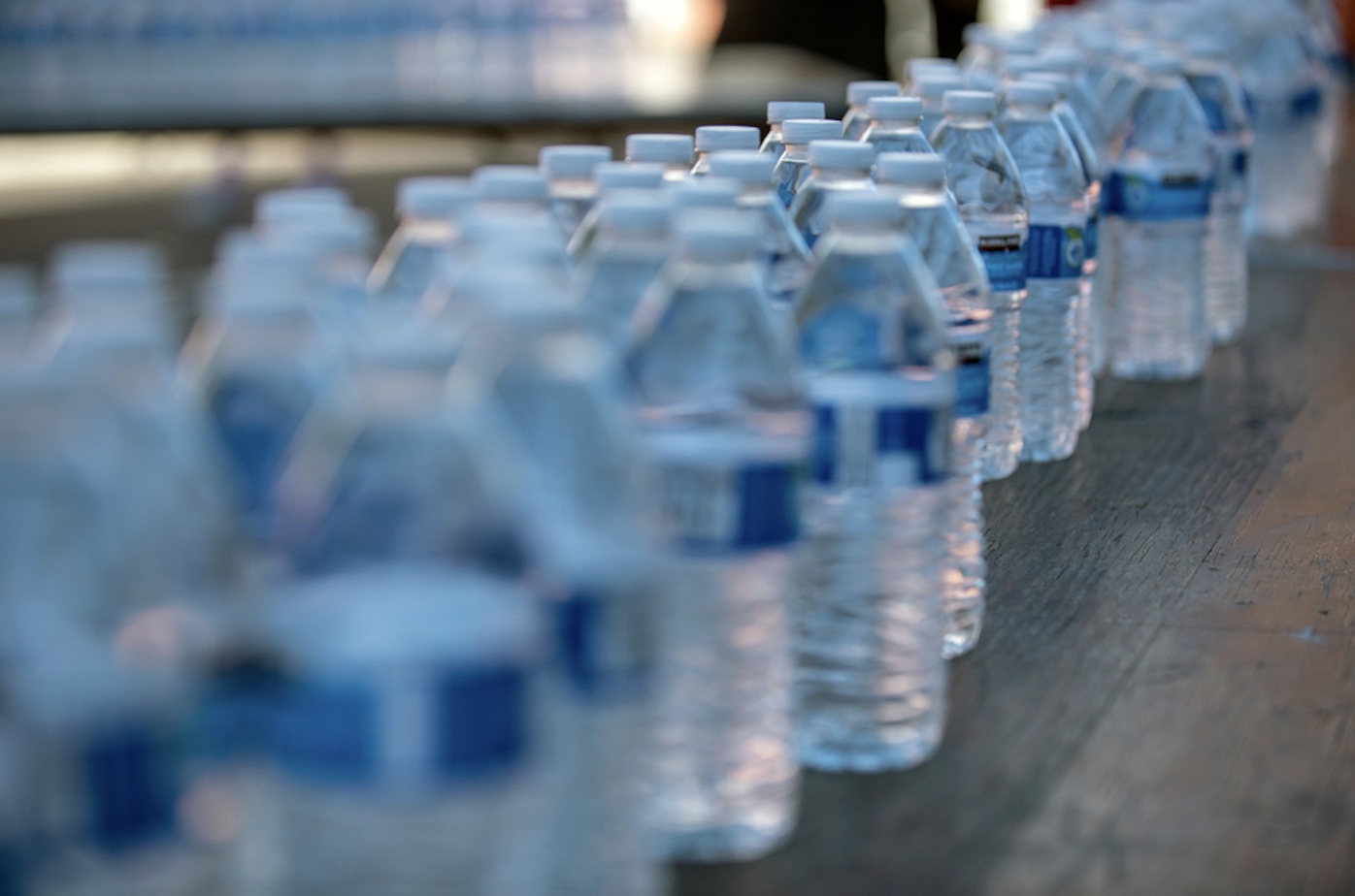 Crise de l eau à Mayotte la distribution des bouteilles étendue à