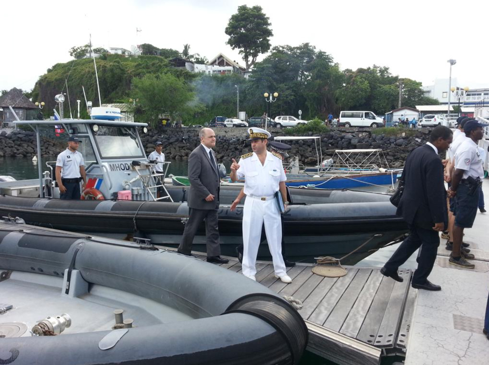 Bruno Le Roux, le ministre de l'Intérieur, en déplacement à Mayotte. © Préfecture de Mayotte