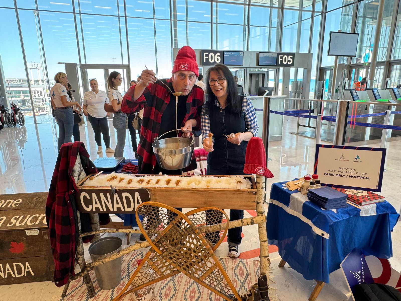 Les festivites du depart a Orly. Photo Memento